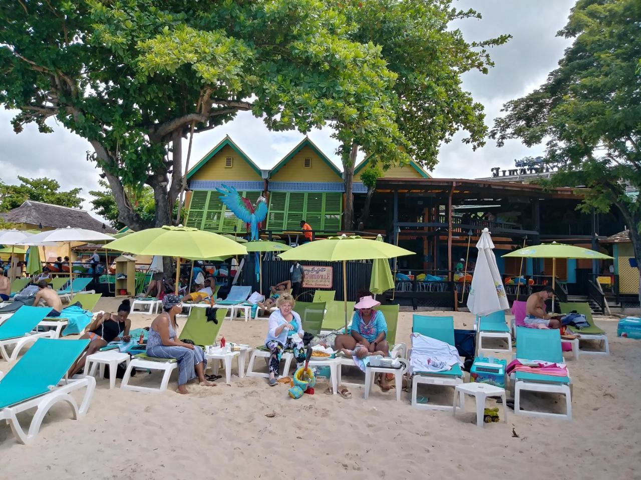 Fisherman'S Point Beach-Front Condomania Ocho Rios Exterior foto